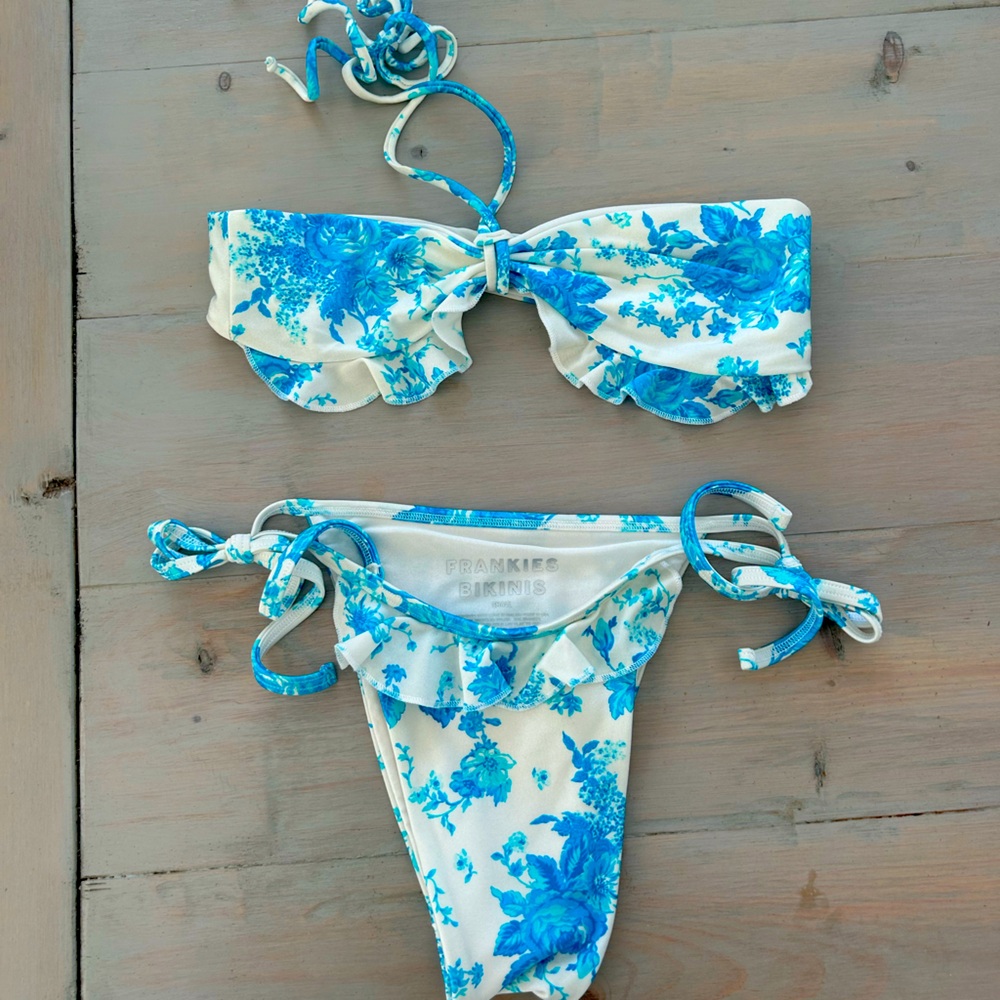 Frankie’s Bikinis Set